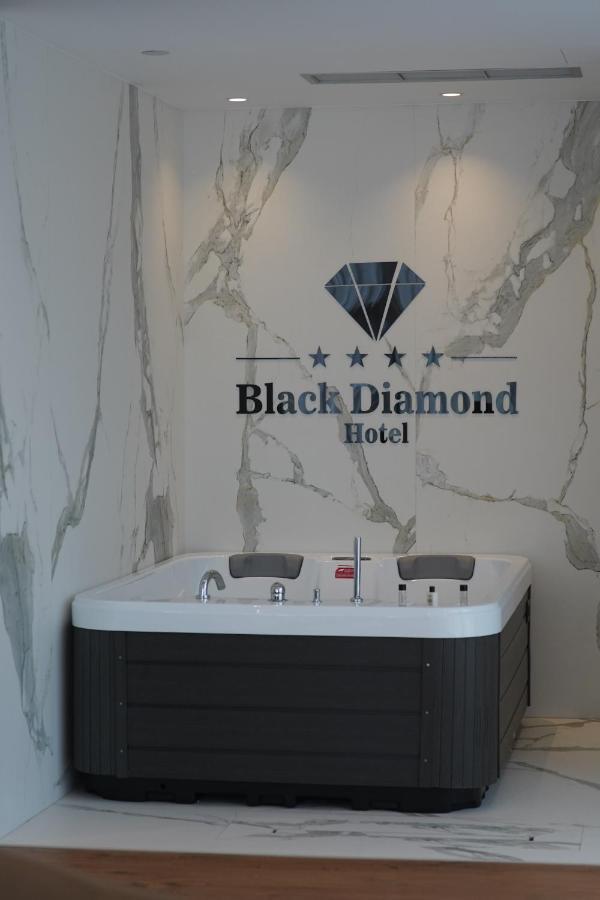 Black Diamond Hotel Tirana Exteriér fotografie